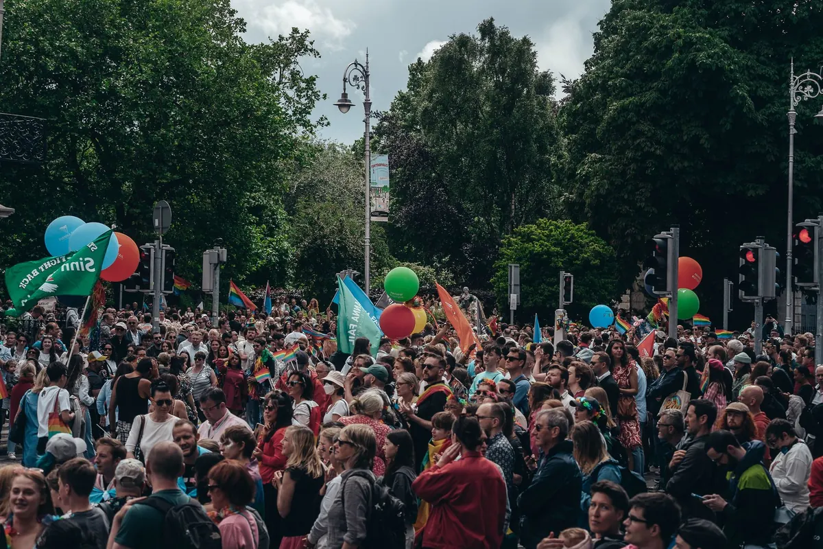 How to Plan a Hyperlocal Summer Festival Guide That Actually Gets Read